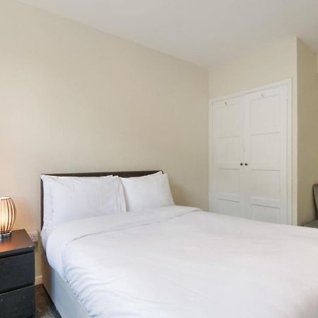 The Serene 2-Bedroom Flat W Free Street Parking Сътън Екстериор снимка