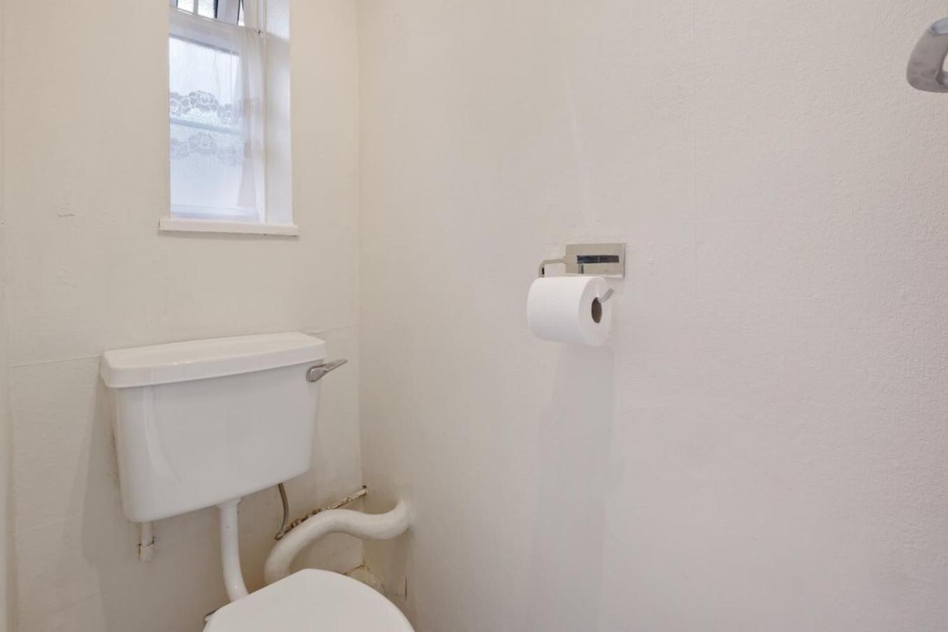 The Serene 2-Bedroom Flat W Free Street Parking Сътън Екстериор снимка