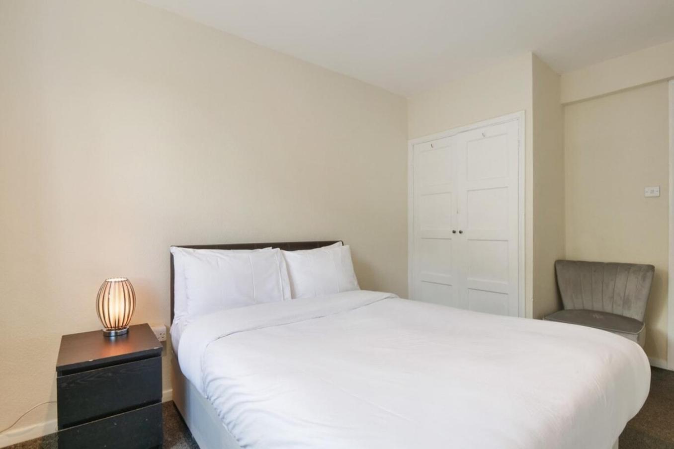 The Serene 2-Bedroom Flat W Free Street Parking Сътън Екстериор снимка
