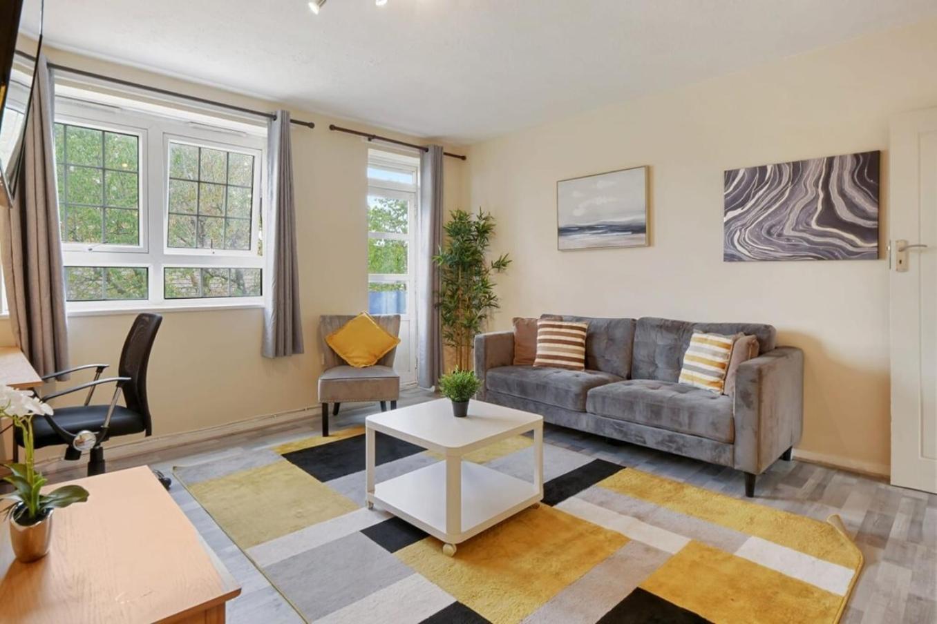The Serene 2-Bedroom Flat W Free Street Parking Сътън Екстериор снимка
