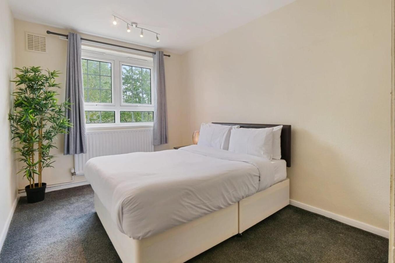 The Serene 2-Bedroom Flat W Free Street Parking Сътън Екстериор снимка